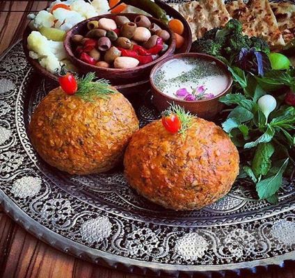 Шурва котлеттері, күрд тағамындағы қышқылдық пен тәттілік тәжірибесі